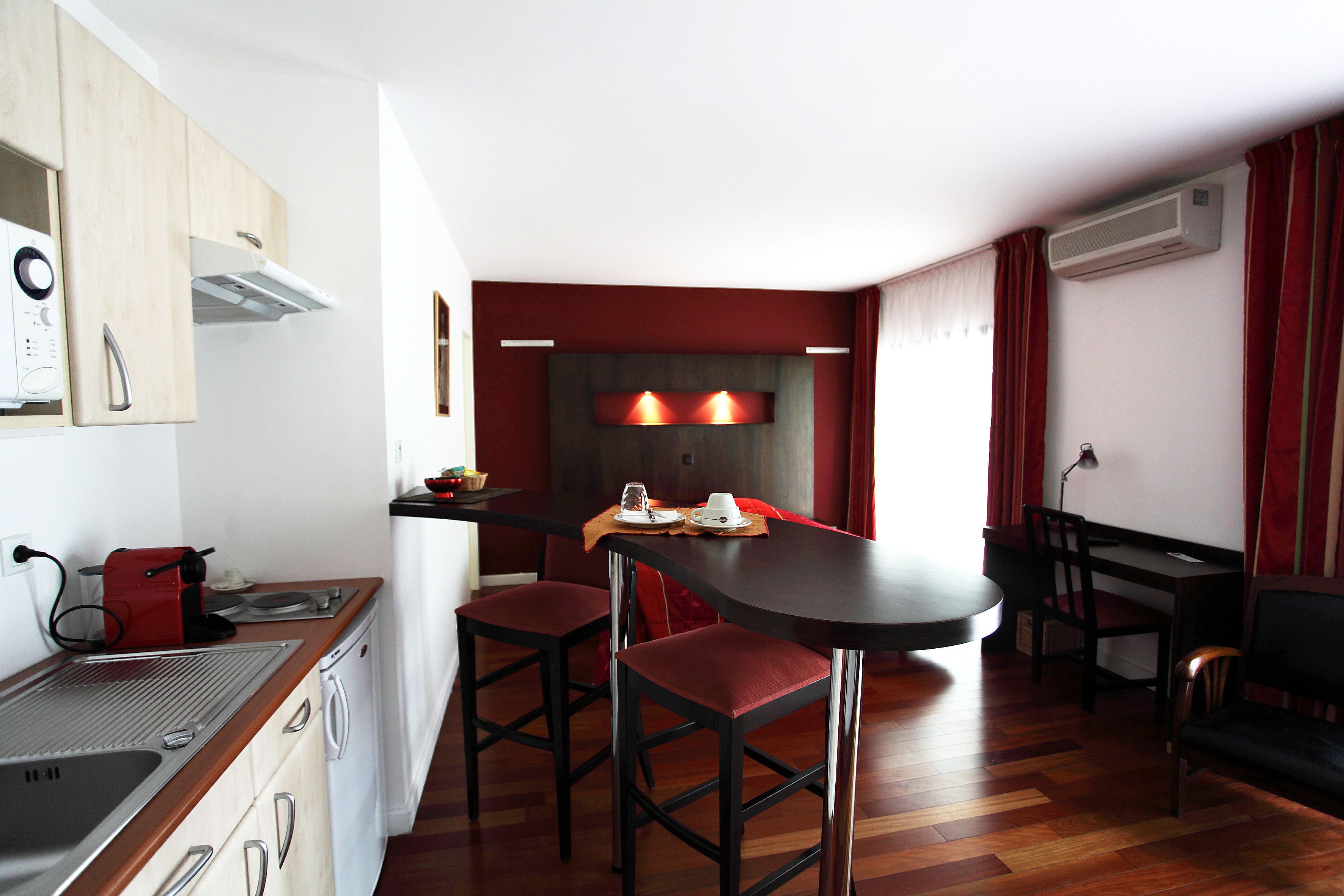 Ropa de cama de alta calidad, colchones Select Comfort y escritorio 