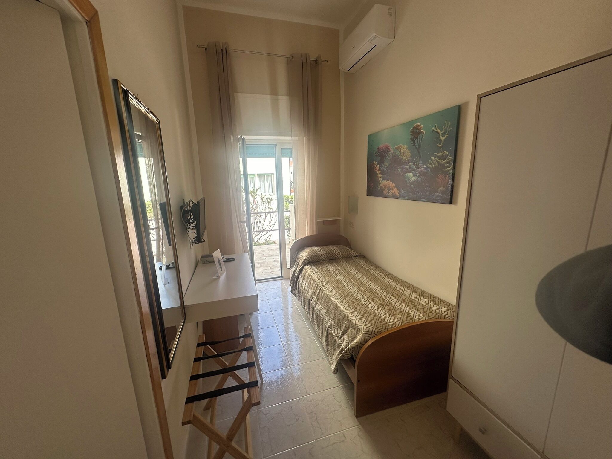 Quarto solteiro | 1 quarto, frigobar, cofres nos quartos, escrivaninha