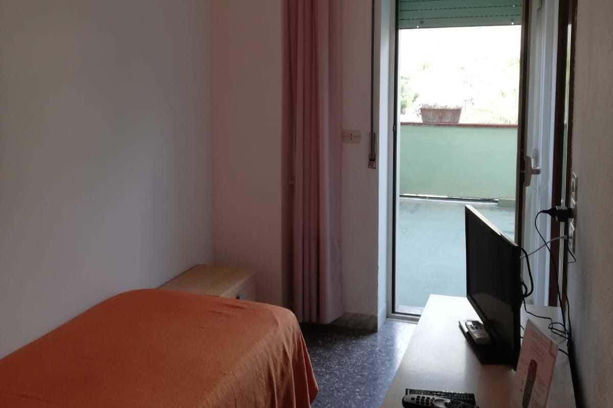 Single Room | 1 bedroom, minibar, in-room safe, desk