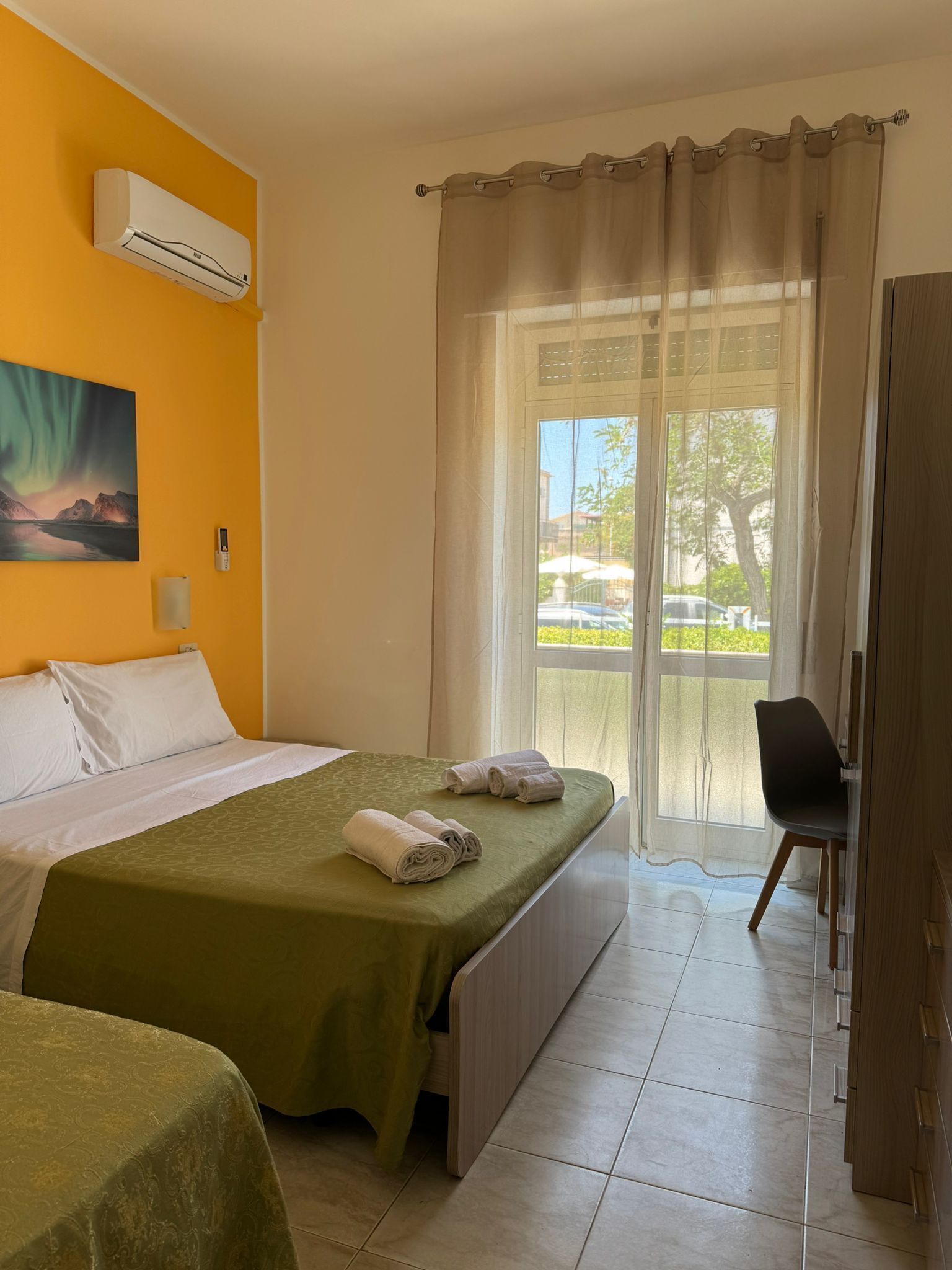 Quarto triplo | 1 quarto, frigobar, cofres nos quartos, escrivaninha