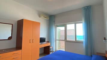 1 camera, minibar, una cassaforte in camera, una scrivania