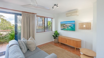 Courtyard Suite | Living area | 116-cm flat-screen TV with digital channels, LED TV