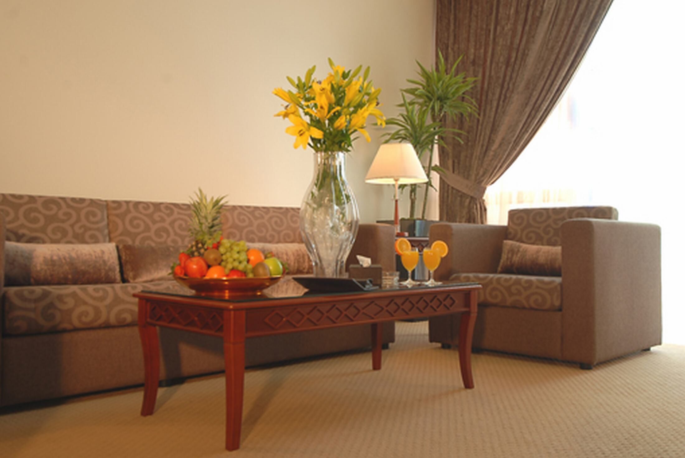 Living room | 32-inch TV with cable channels, fireplace