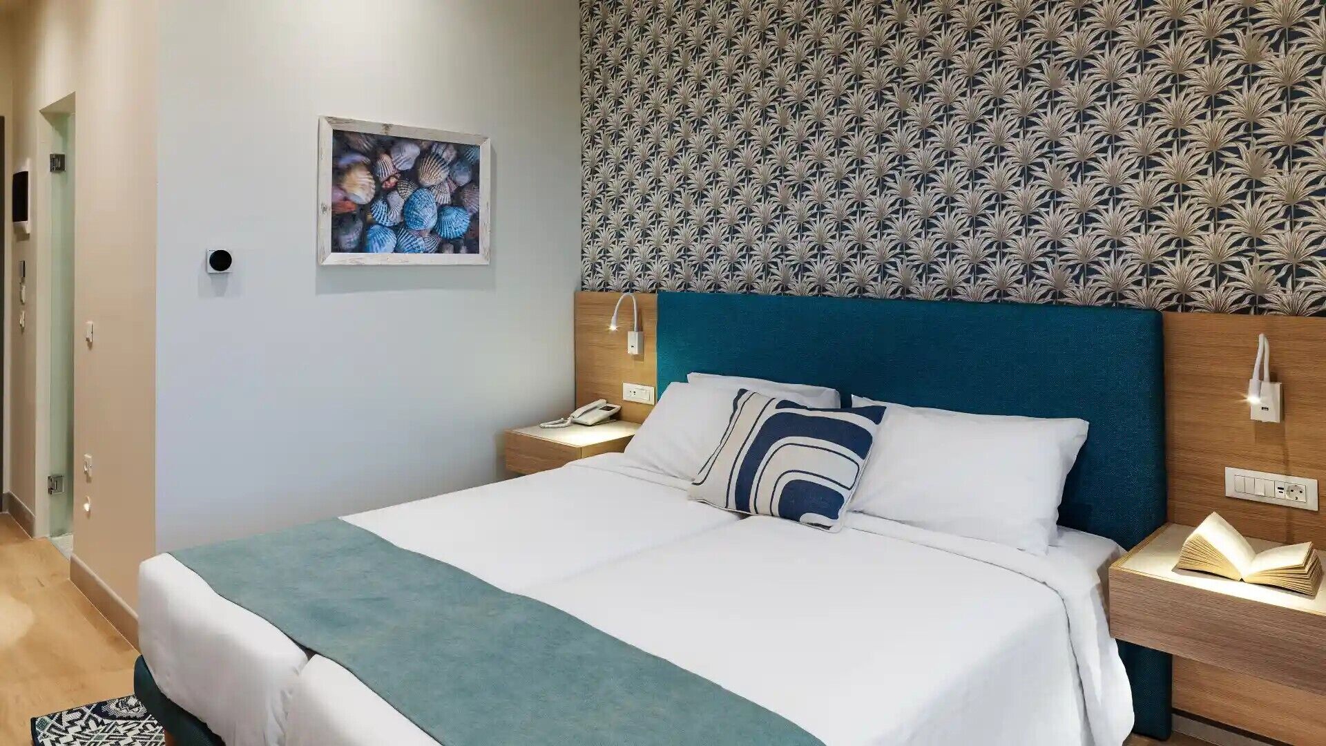 Minibar, in-room safe, desk, laptop workspace