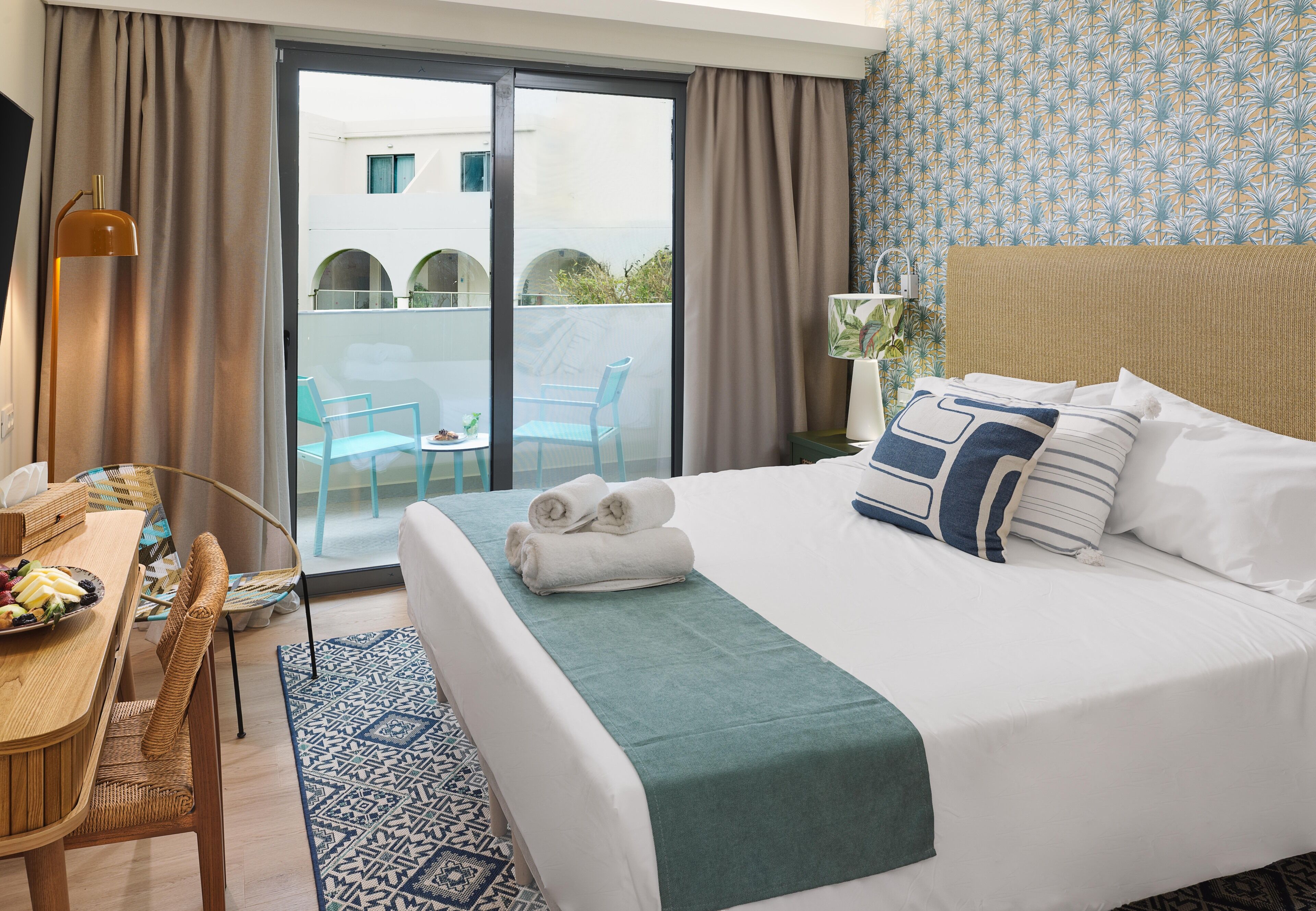 Deluxe Room Pool View | Minibar, in-room safe, desk, laptop workspace