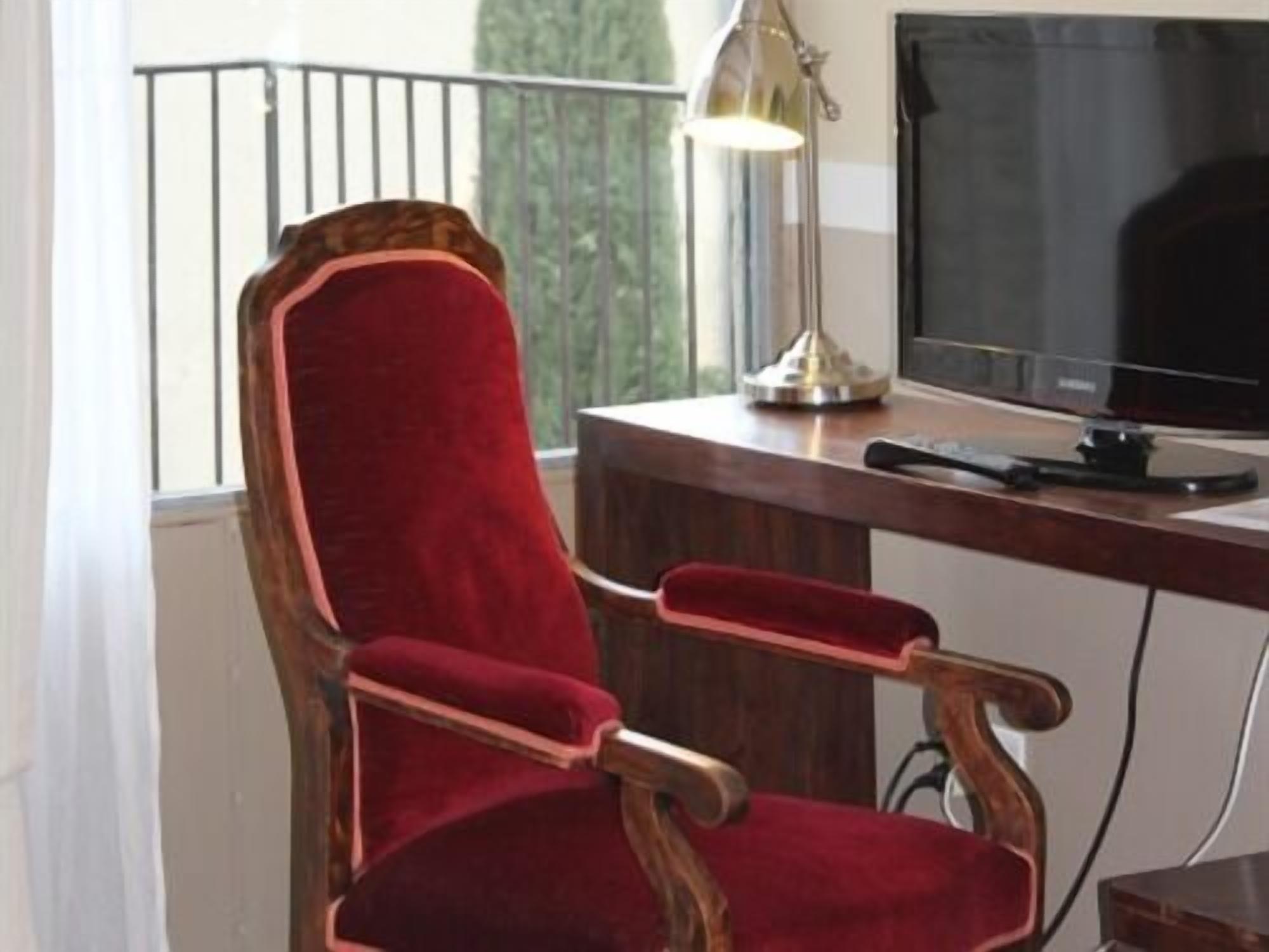 in-room business centre