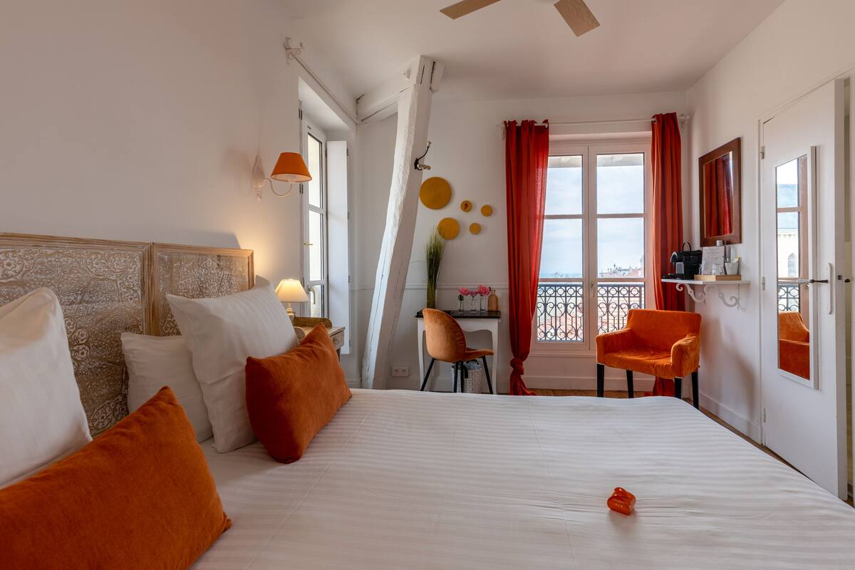 Superior Double or Twin Room, Partial Ocean View | In-room safe, desk, soundproofing, iron/ironing board (on request)