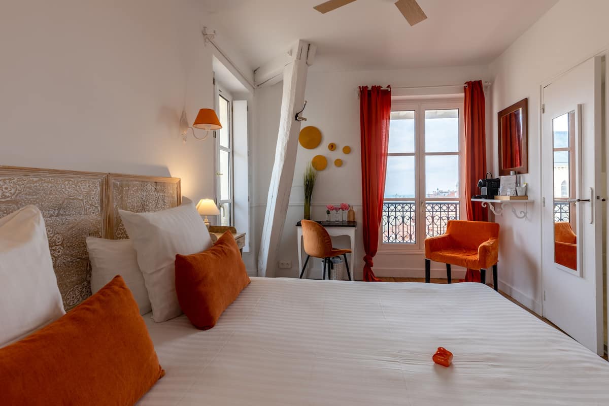 Chambre Supérieure Double ou avec lits jumeaux, vue partielle sur l'océan