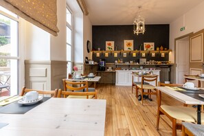 Desayuno buffet todos los días (con cargo)