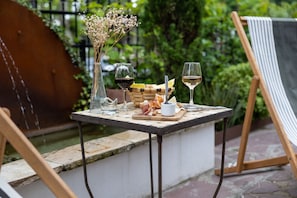 Outdoor dining - Hôtel & Espace Bien-être La Maison du Lierre (Biarritz)