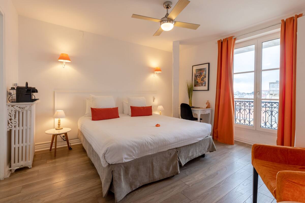 Superior Double or Twin Room | In-room safe, desk, soundproofing, iron/ironing board (on request)