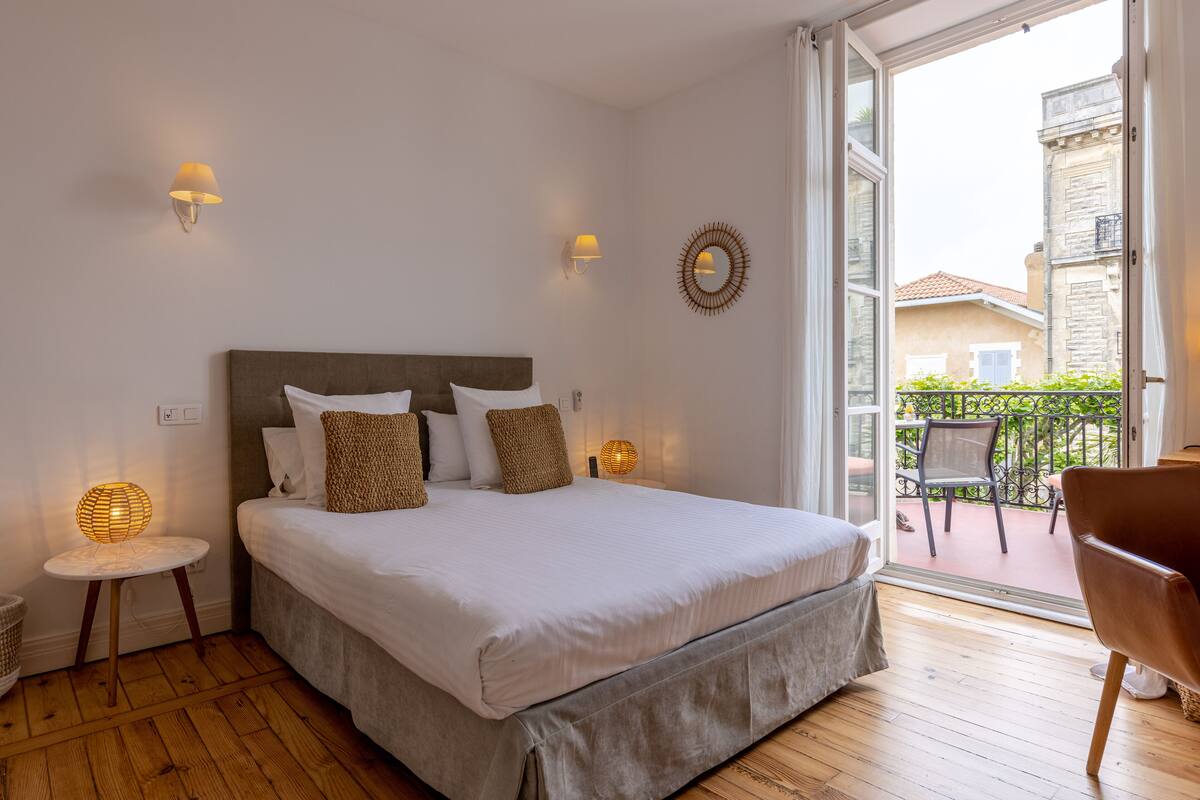 Premier Room, Terrace | In-room safe, desk, soundproofing, iron/ironing board (on request)