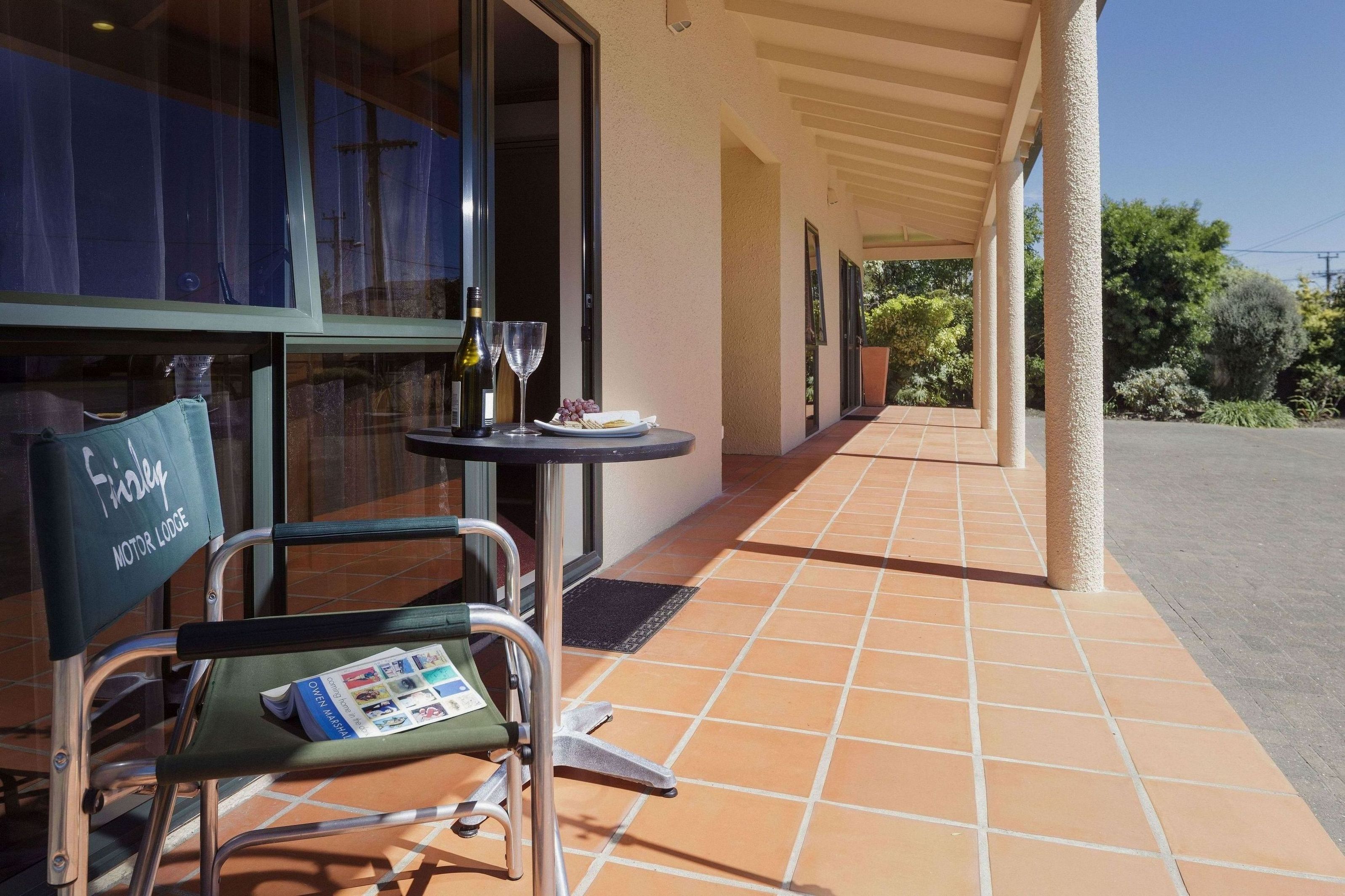 Estudio Premium | Escritorio y espacio para trabajar con un portátil