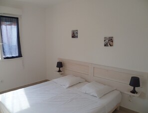 Individually decorated, individually furnished, free cots/infant beds