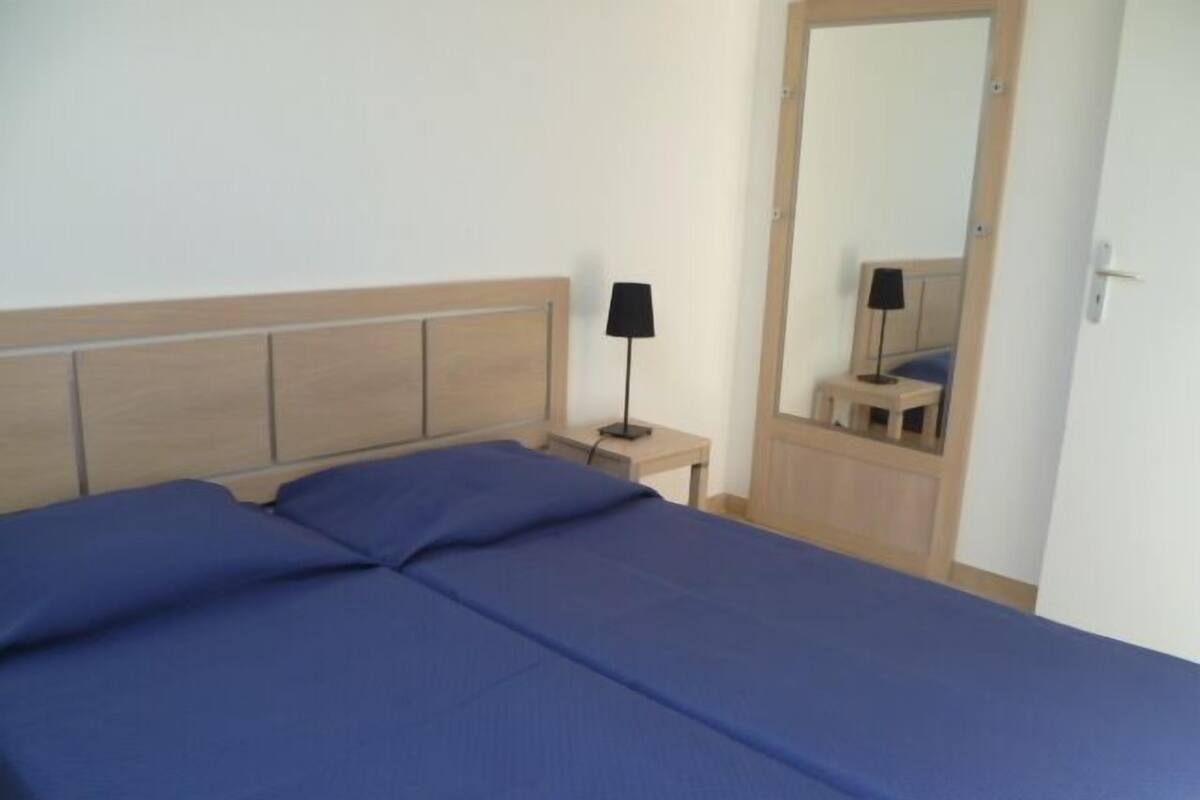 Tempat tidur bayi gratis, gratis tempat tidur lipat/ekstra, dan Wi-Fi