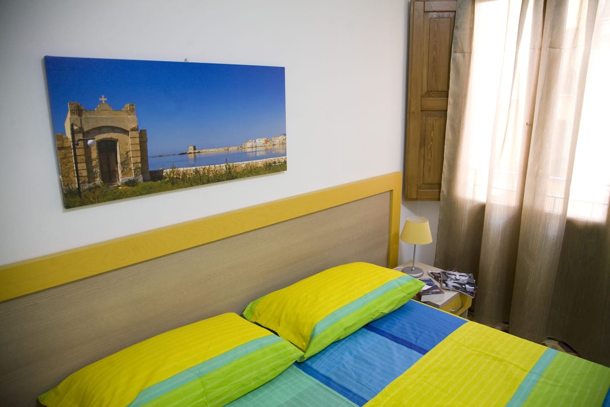 Cribs (free), rollaway beds (surcharge)