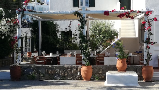 Poolside bar - Andromeda Residence (Mykonos)
