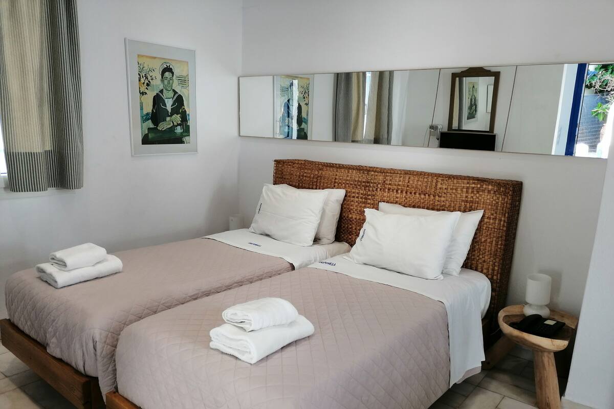 Studio (2 adults) | Soundproofing, WiFi (free), bed sheets