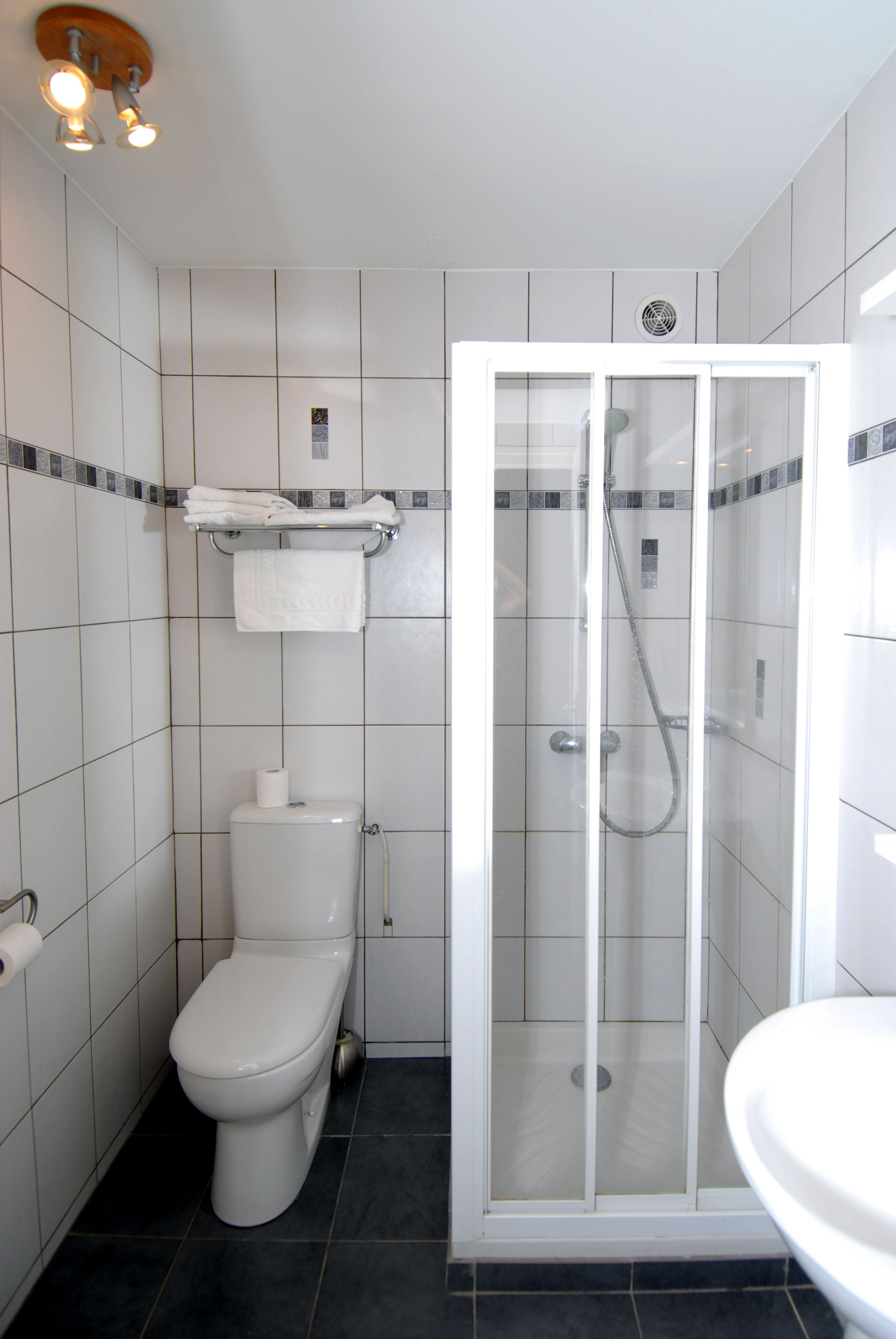 double room | bathroom | free toiletries, hair dryer, towels