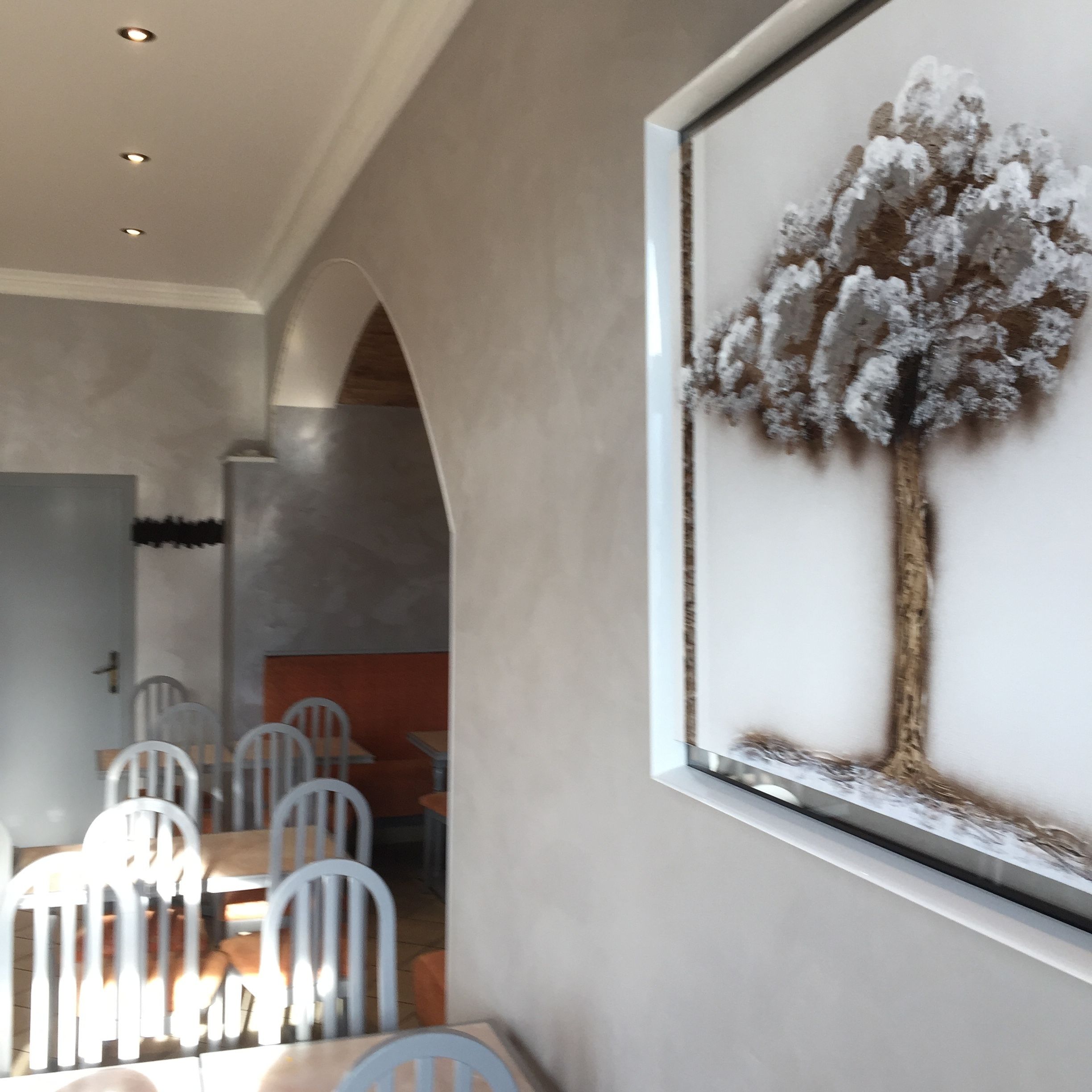 Daily continental breakfast (EUR 9.50 per person)