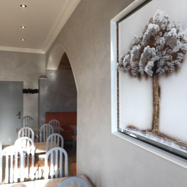 Kontinental frokost hver dag (EUR 9.50 per person)