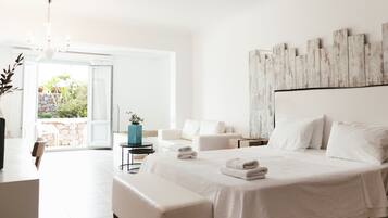 Juniorsvit - bubbelpool | Sängtillbehör av högsta kvalitet och minibar