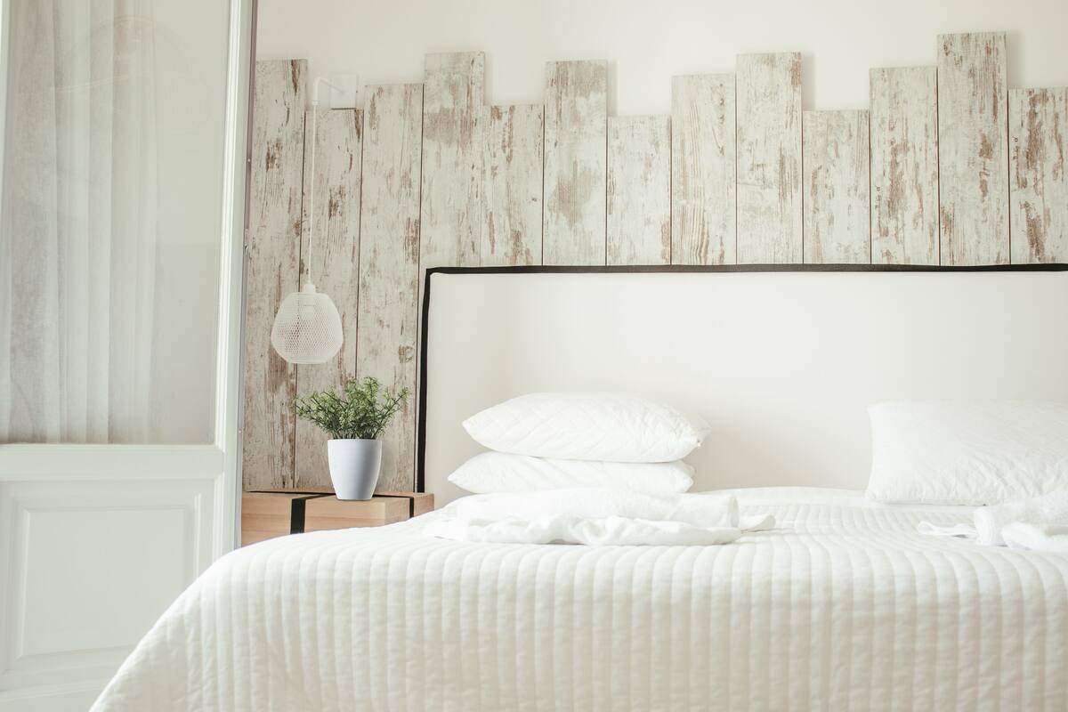 ห้องซีเนียร์สวีท, อ่างน้ำร้อน (Outdoor) | เครื่องนอนระดับพรีเมียม, มินิบาร์, ตู้นิรภัยในห้องพัก, โต๊ะทำงาน