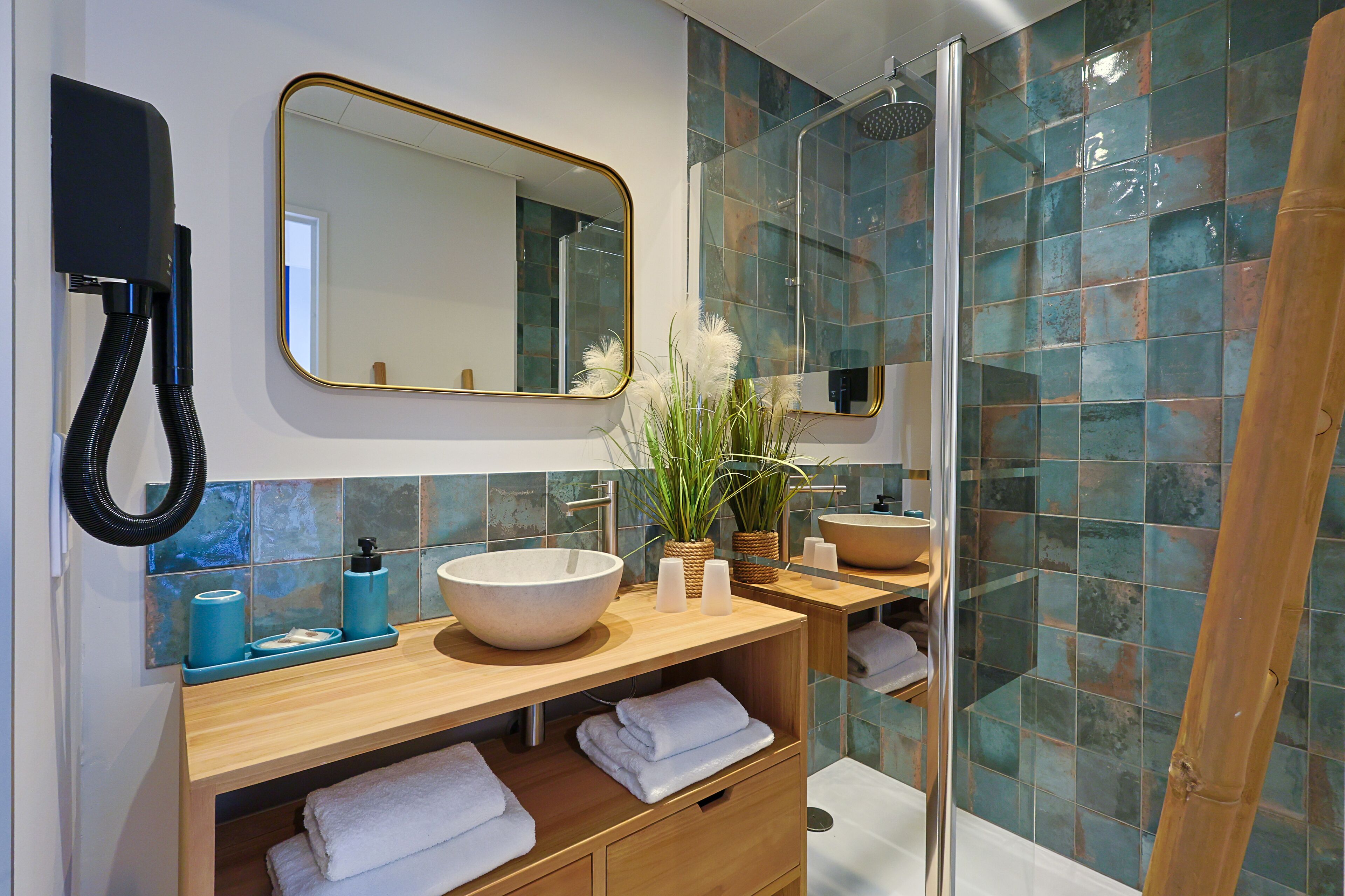 superior double room, sea view | bathroom | free toiletries, hair dryer, towels, soap