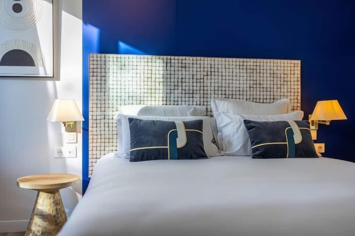 In-room safe, desk, laptop workspace, blackout curtains