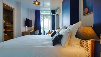 Chambre prestige avec terrasse | Coffres-forts dans les chambres, bureau