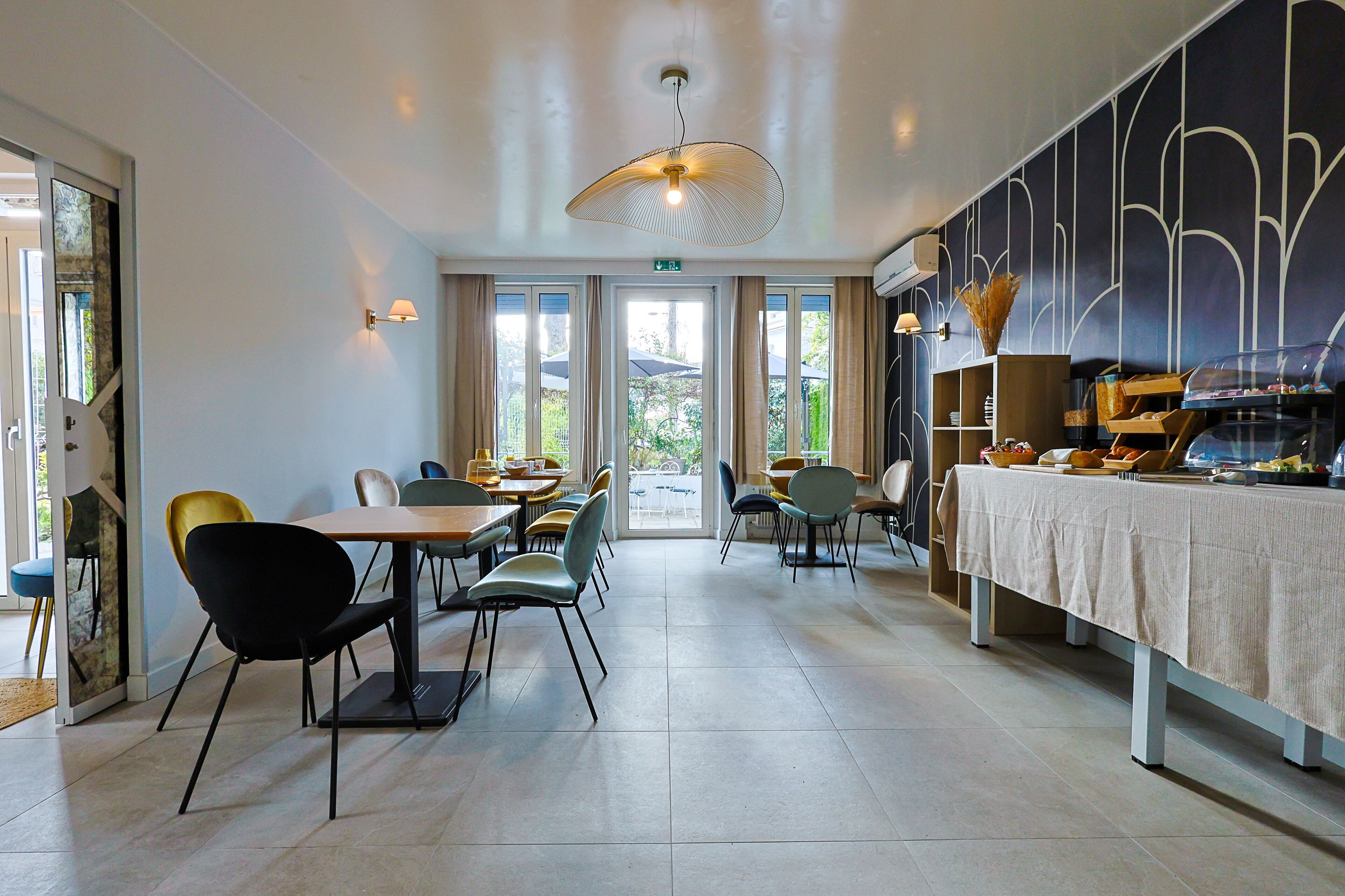 daily buffet breakfast (eur 15 per person)