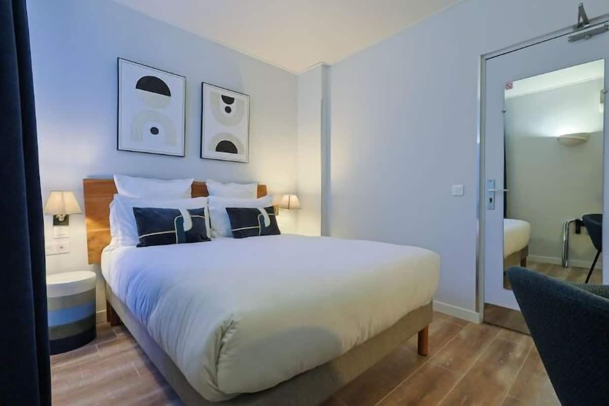 In-room safe, desk, laptop workspace, blackout curtains