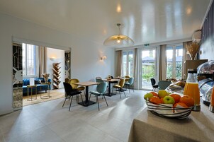 Päivittäinen buffetaamiainen maksusta