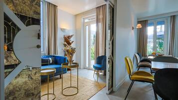 56-cm-LCD-Fernseher mit Satellitenempfang, Fernseher, Arbeitsbereiche