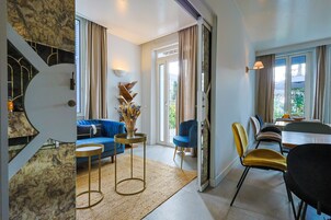 Televisión LCD 56 cm con canales de televisión vía satélite, televisión