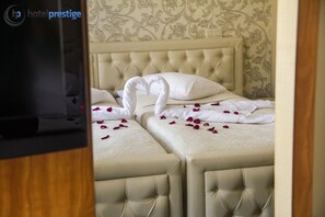 Double or Twin Room | Minibar, in-room safe, desk, soundproofing