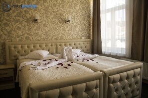 Habitació doble o amb dos llits individuals | Minibar, caixa forta a l'habitació i escriptori