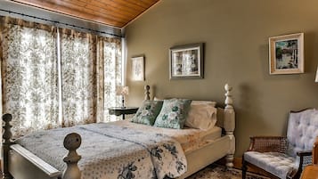 Romantic Cottage | 1 bedroom, individually decorated, individually furnished, desk