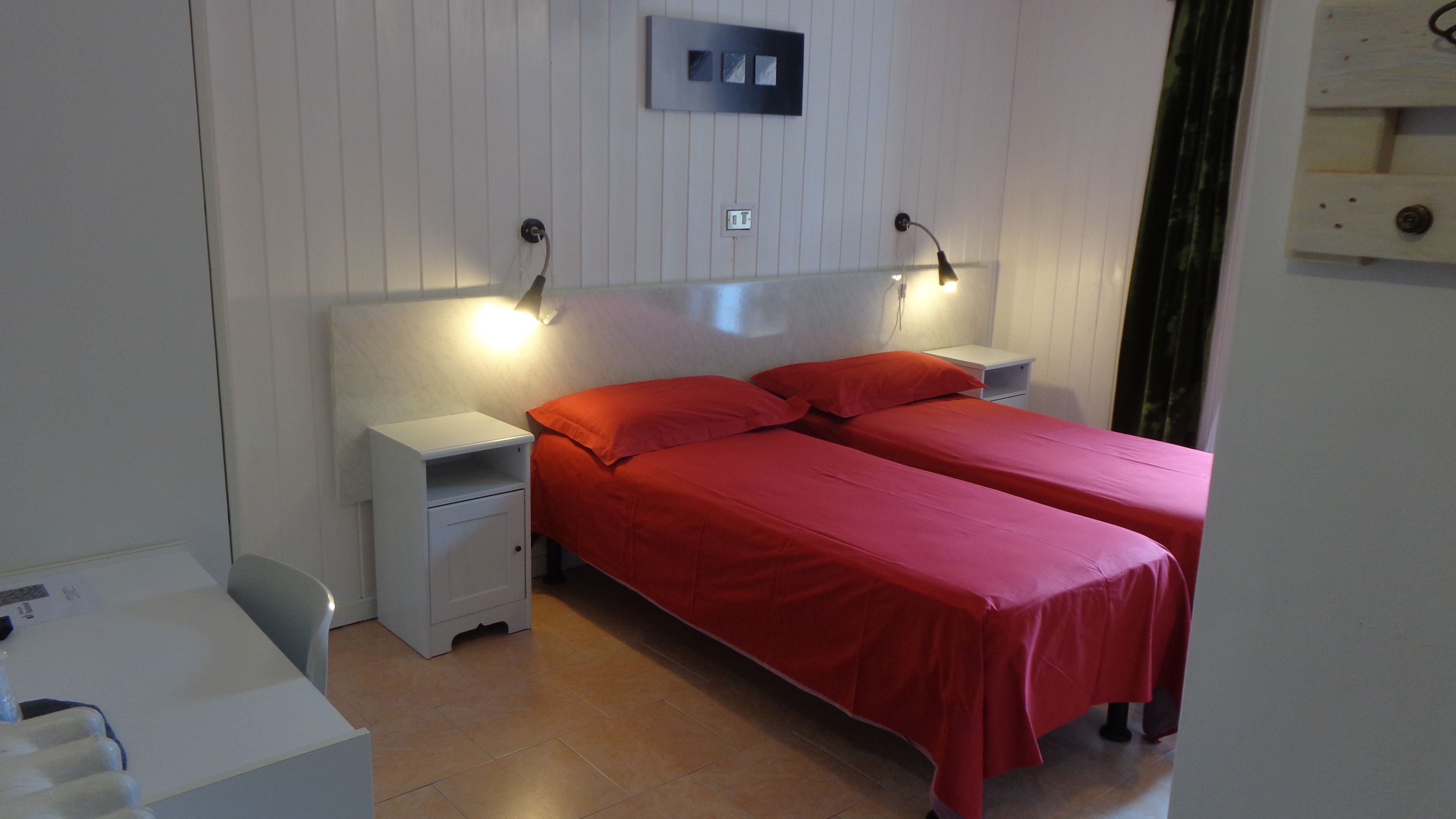 double room | desk, free wifi