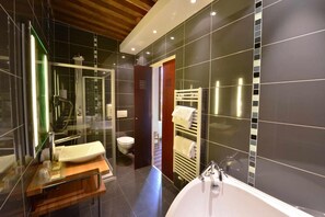 Douche à « effet pluie », articles de toilette écologiques