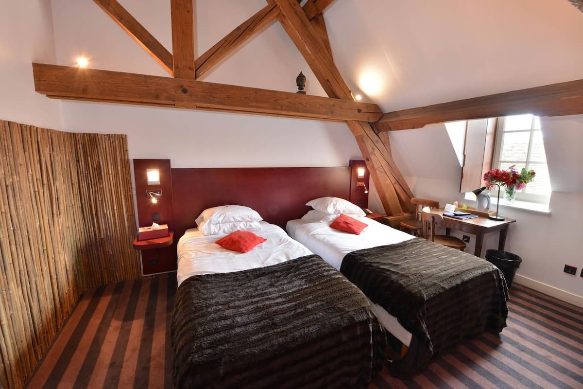 Bureau, chambres insonorisées, Wi-Fi gratuit, draps fournis
