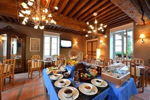 Daily buffet breakfast (EUR 12 per person)