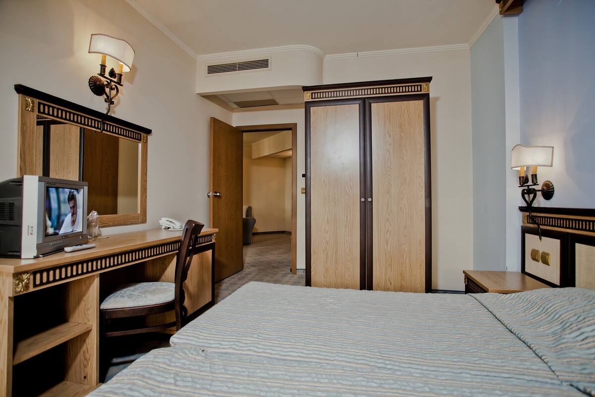 In-room safe, desk, iron/ironing board, free cribs/infant beds