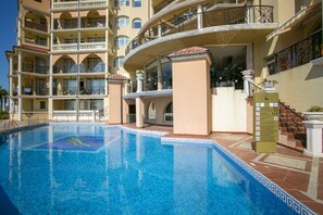 Outdoor pool, pool umbrellas, sun loungers