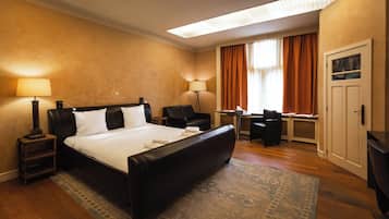 Superior Double Room | Minibar, in-room safe, individually decorated, desk
