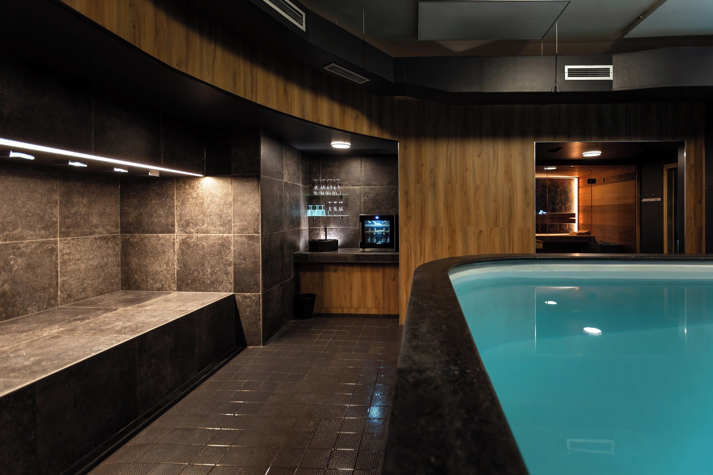 sauna, steam room, deep-tissue massages, prenatal massages