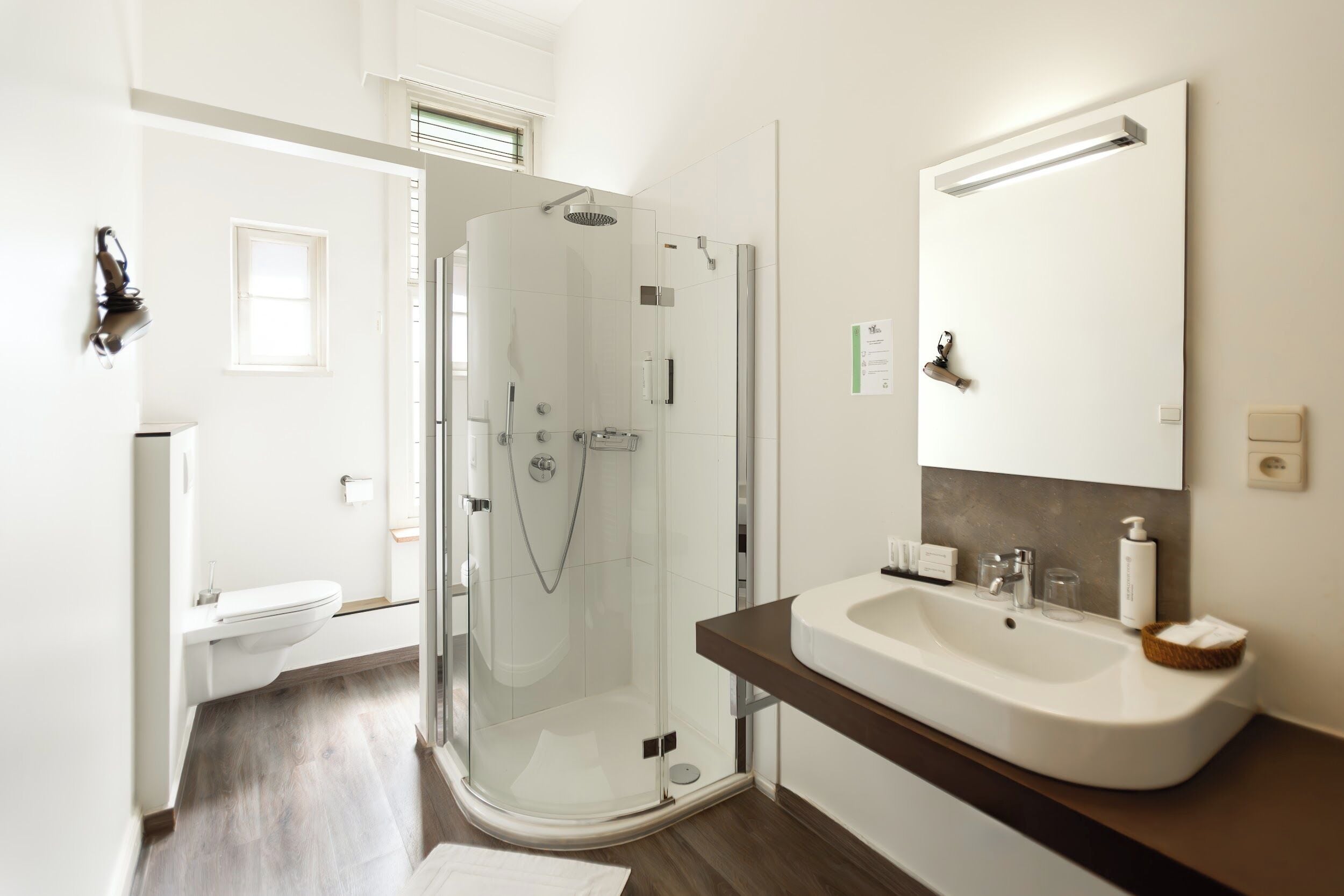 deluxe family room | bathroom | combined shower/bathtub, rainfall showerhead, free toiletries