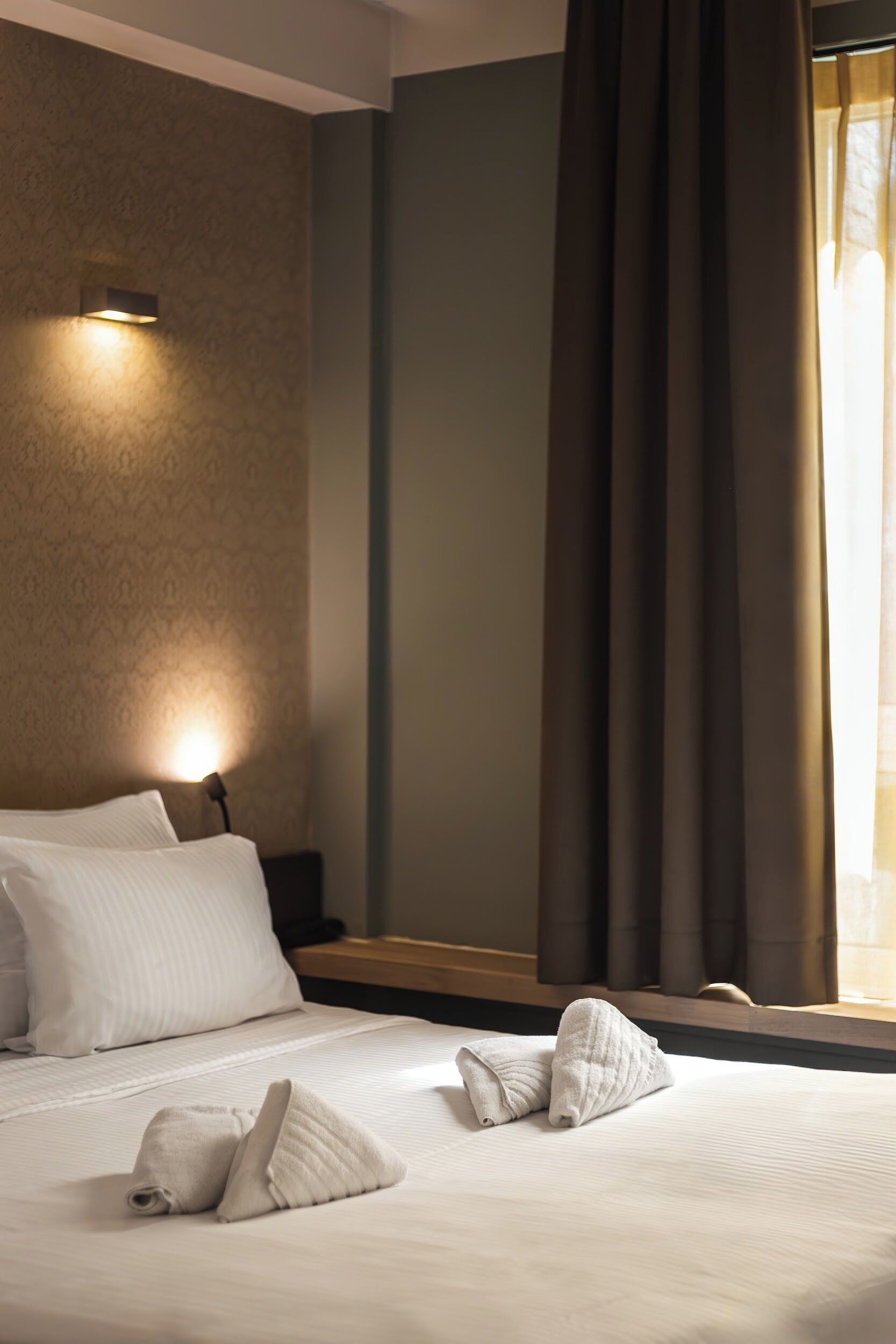 Quarto casal ou duplo standard | Frigobar, cofres nos quartos, individualmente decorados, escrivaninha