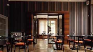 Dagelijks continentaal ontbijt (EUR 19.50 per persoon)