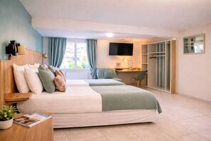 Family Room | Individually decorated, individually furnished, desk, laptop workspace - Hôtel de Lion sur Mer (Lion-sur-Mer)